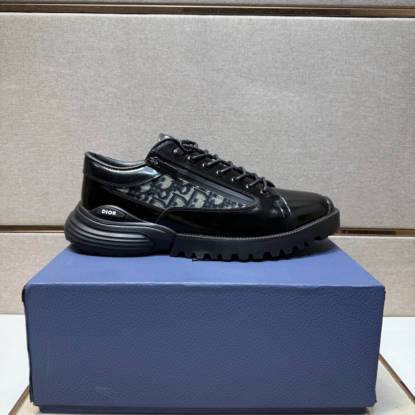 ⬛️Men's shoes 💰p560 [Dior~] Men's casual shoes 2025z cabinet sales simultaneously 🔶Size: 39-44 #️⃣ 🔷2 colors🔜The upper is made of multi-material splicing➕Genuine leather lining, comfortable and breathable, sole: original comfortable and wear-resistant outsole, ⚠️Real shot📱Photographed🎬The real thing is better📢📢📢